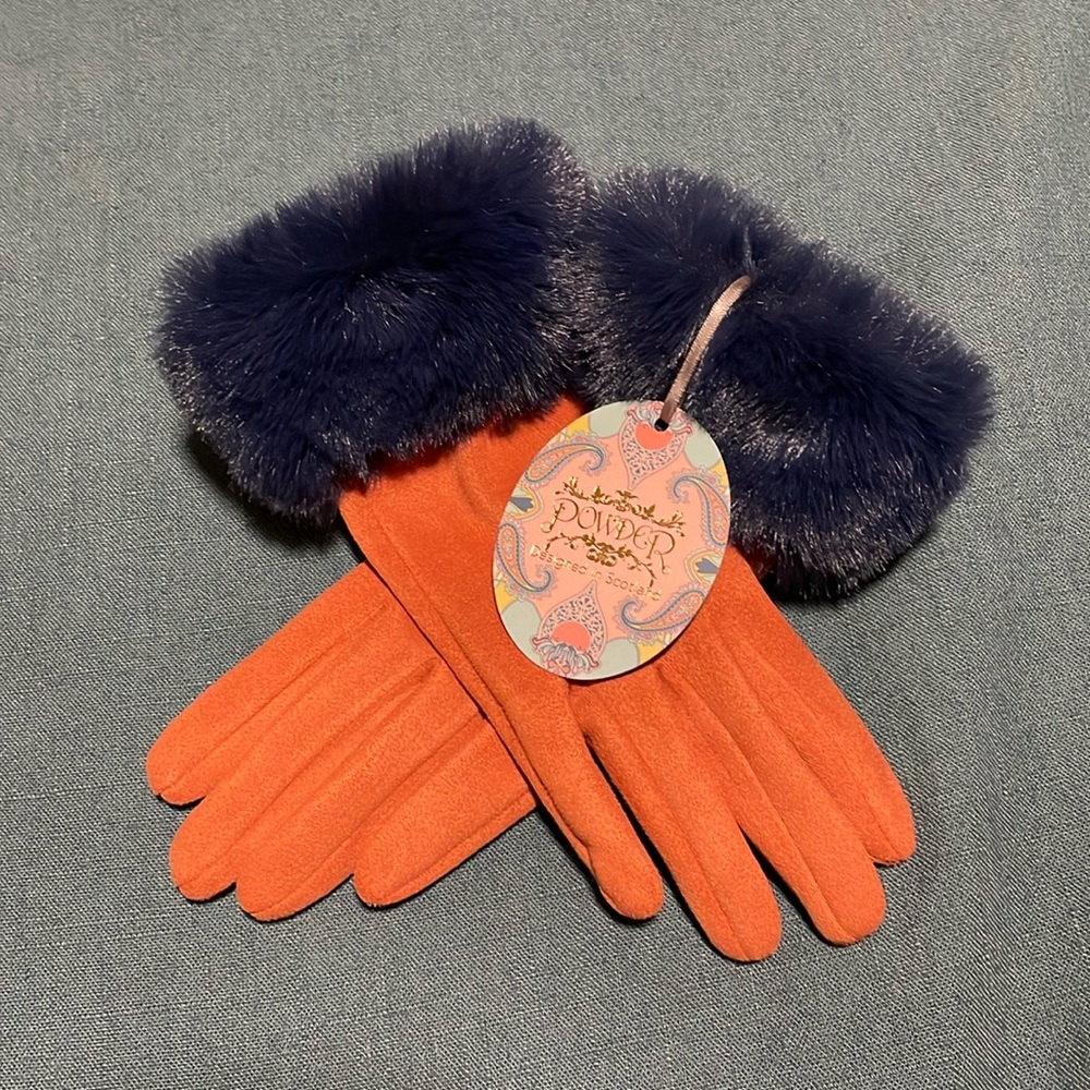 NWT POWDER designed in Scotland. Beautiful soft and crazy cute gloves.